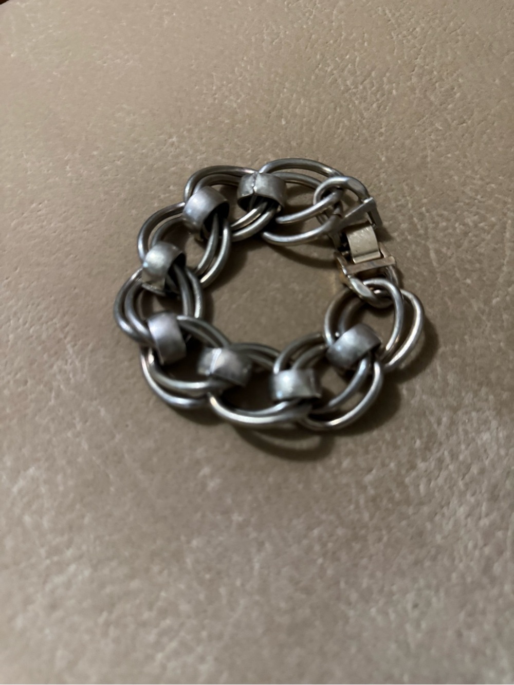 Womens Silver-Tone Link Bracelet - Classic Chain Style